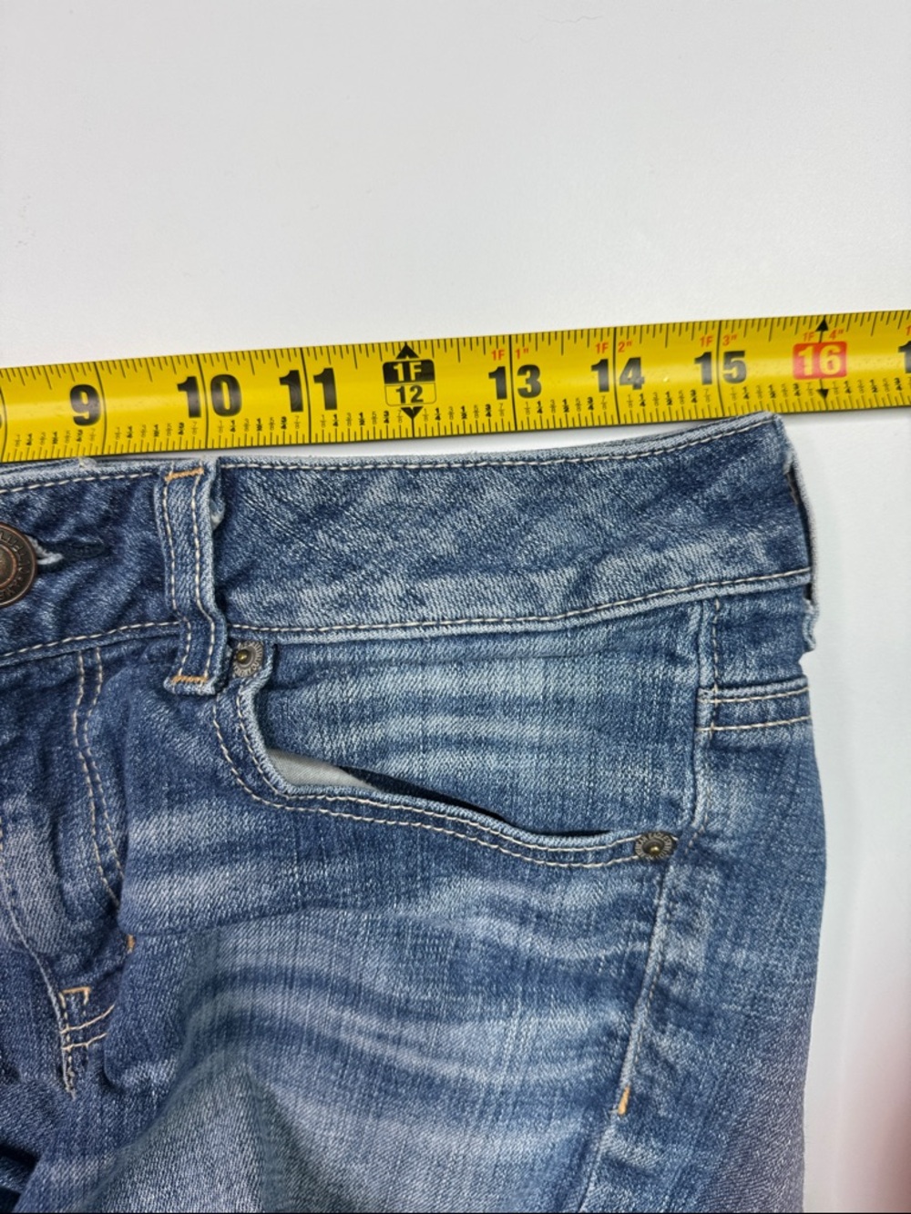 American Eagle Stretch Rolled Cuff Denim Shorts Size 8 - Picture 3 of 7